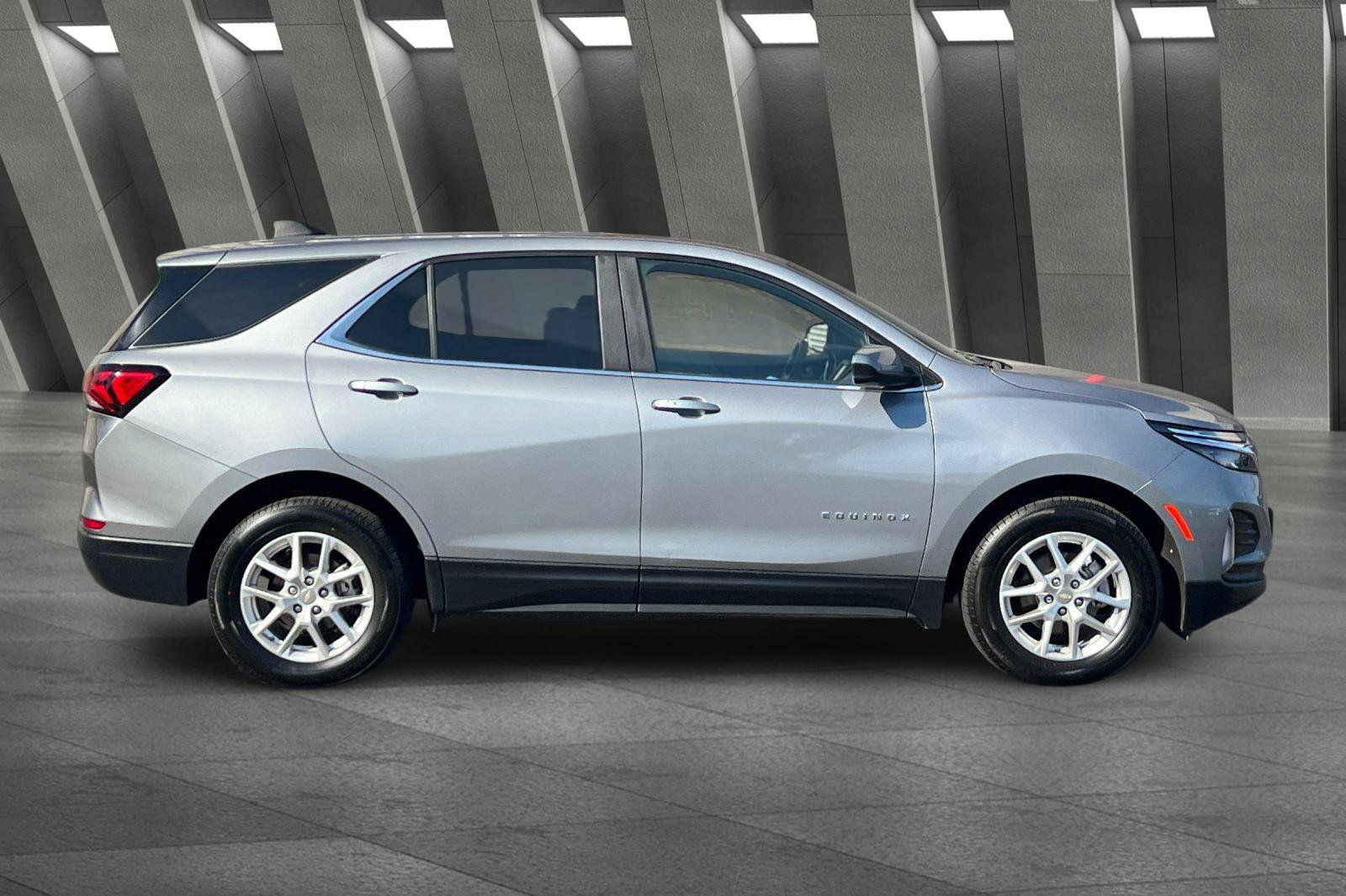 Used 2023 Chevrolet Equinox LT image 3