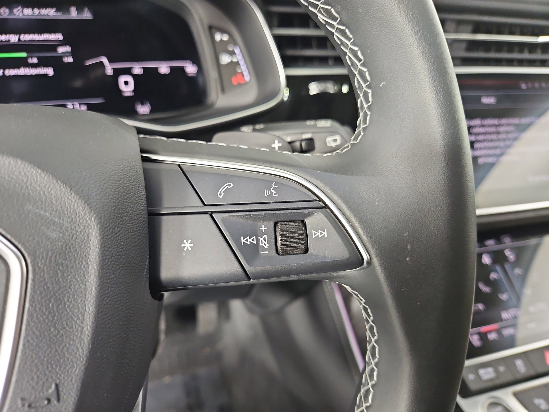 Certified 2025 Audi Q7 2.0T Premium Plus w/ Premium Plus Package image 29