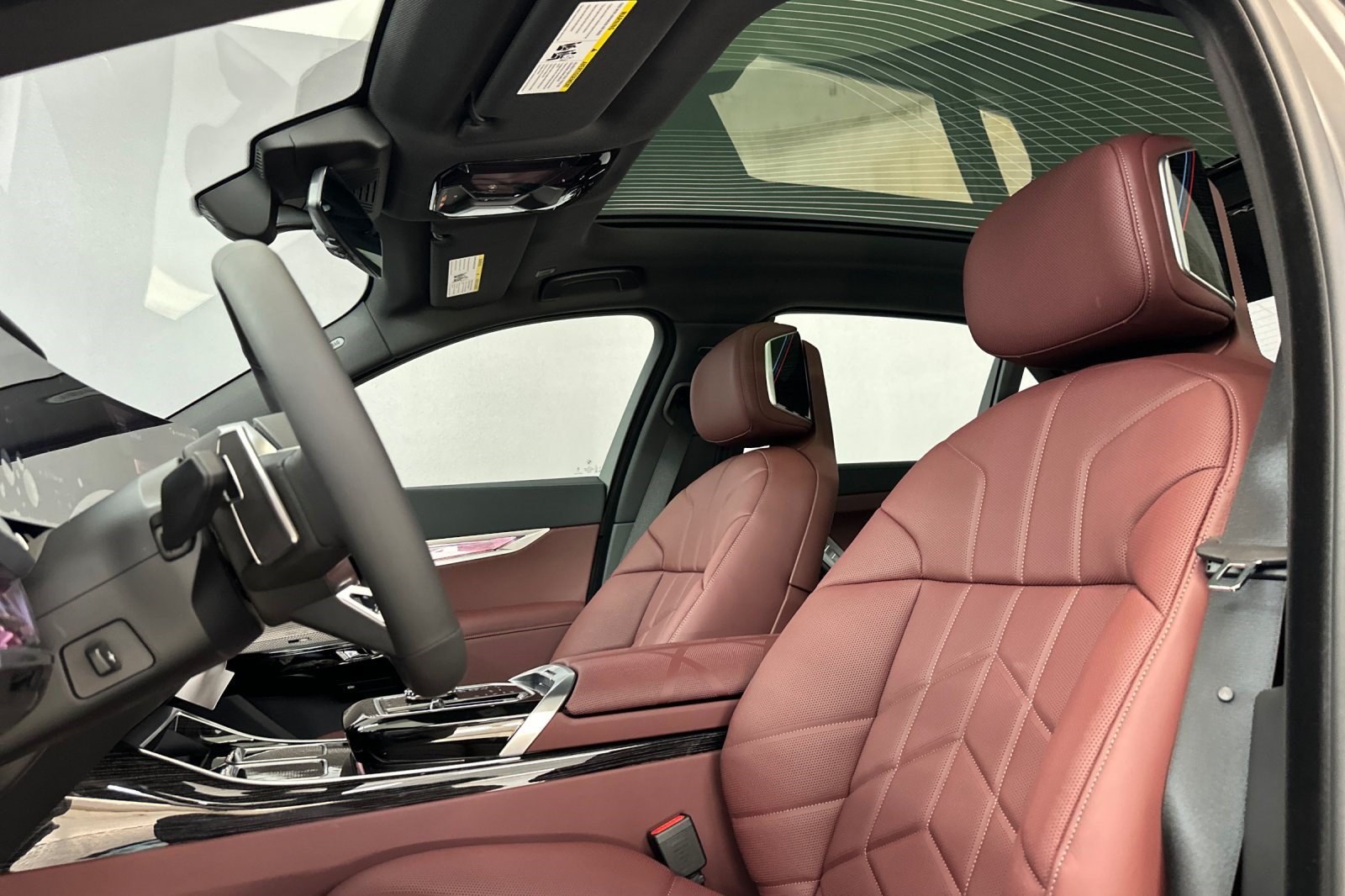 New 2026 BMW 750e xDrive w/ Premium Package AWD/4WD image 15