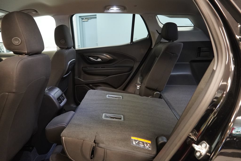 Used 2024 GMC Terrain SLE w/ Driver Convenience Package FWD image 27