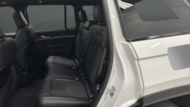 New 2026 Jeep Grand Cherokee Altitude AWD/4WD image 21