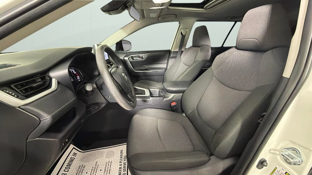 Used 2025 Toyota RAV4 XLE w/ Convenience Package FWD image 17