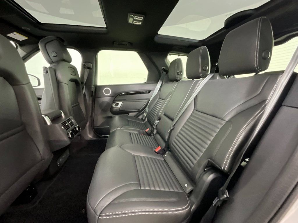 New 2026 Land Rover Discovery S AWD/4WD image 5