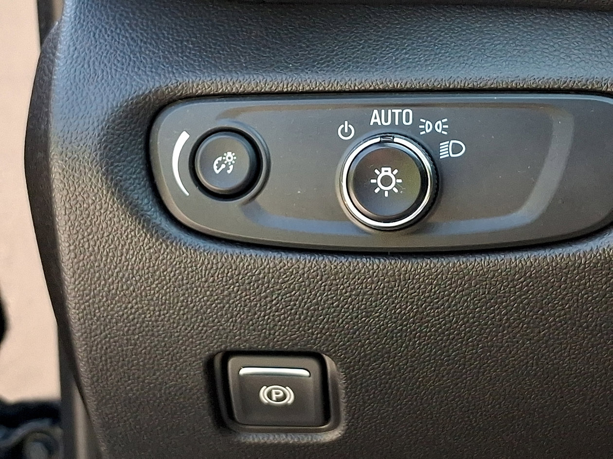 Used 2023 Chevrolet Blazer LT FWD image 24
