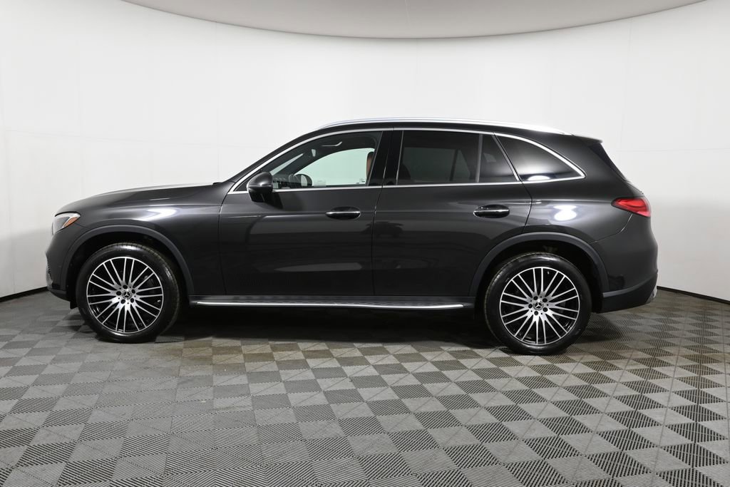 Used 2023 Mercedes-Benz GLC 300 4MATIC image 2