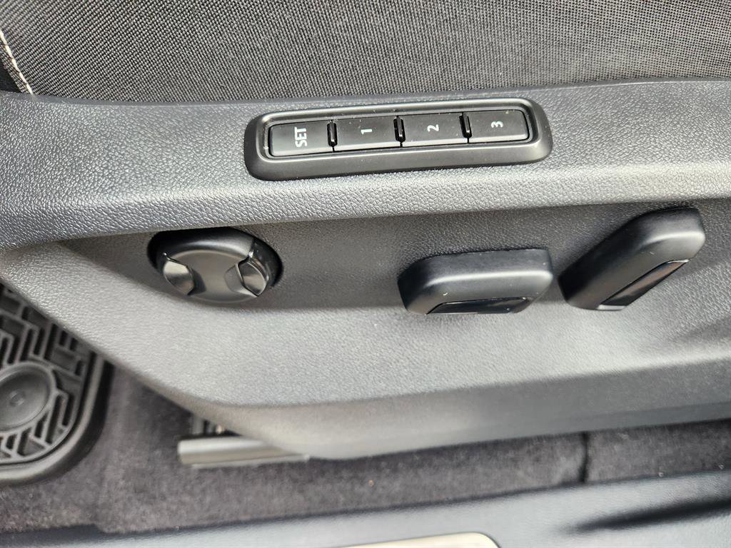 Certified 2022 Volkswagen Atlas Cross Sport SEL Premium R-Line image 32