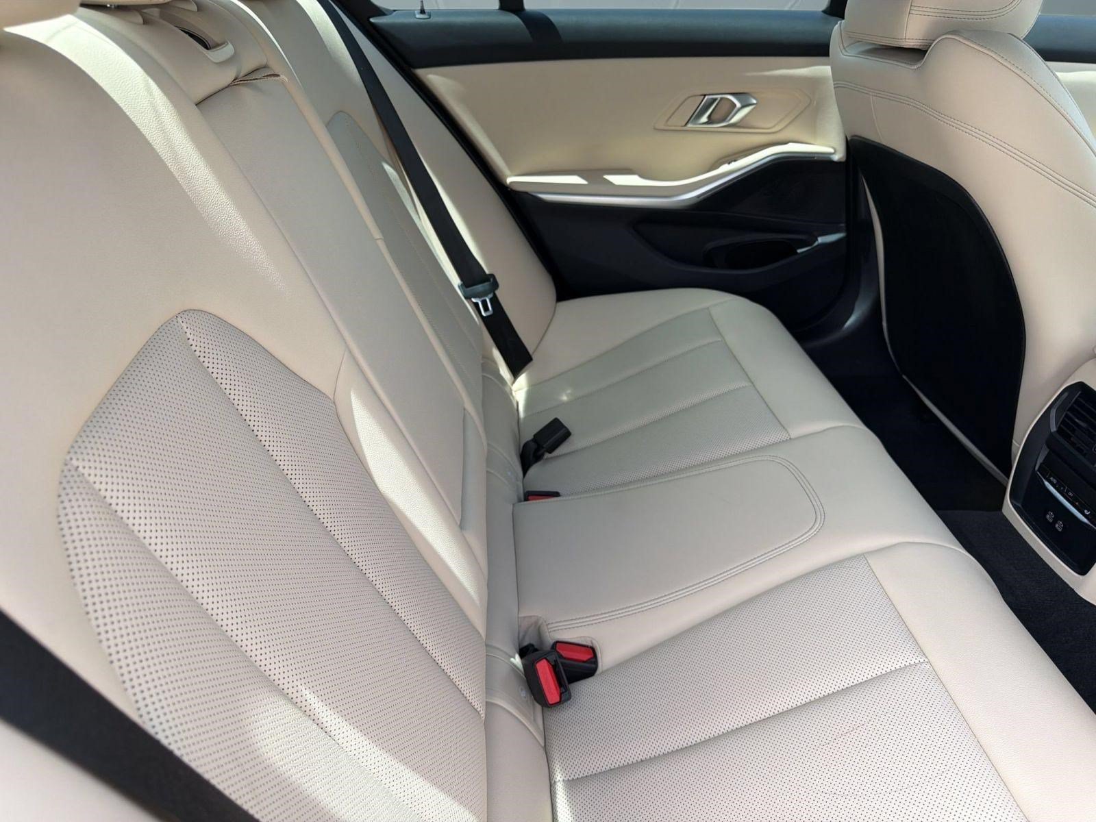 Used 2024 BMW 330i Sedan w/ Premium Package RWD image 31