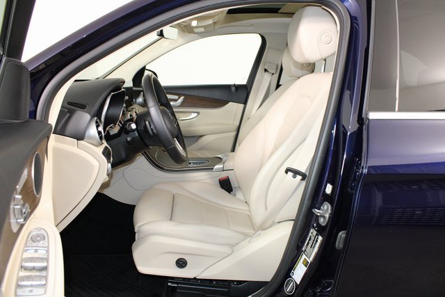 Used 2021 Mercedes-Benz GLC 300 4MATIC image 5