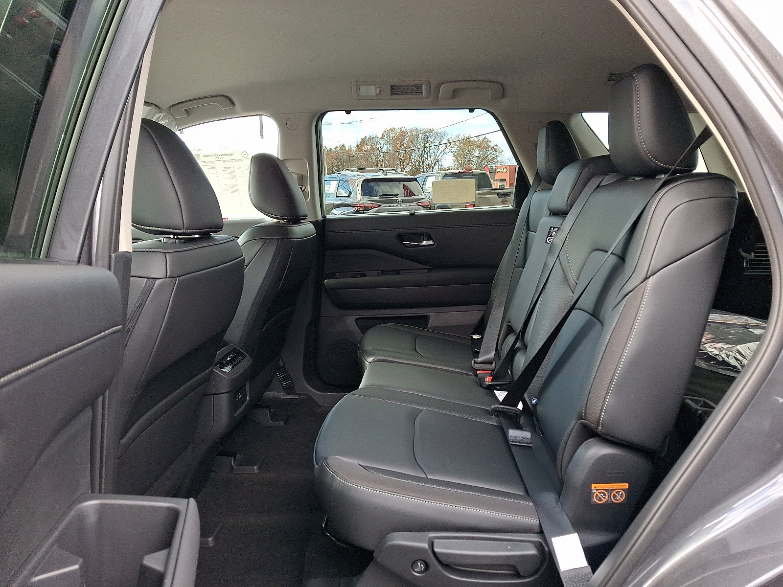 New 2025 Nissan Pathfinder SL image 6