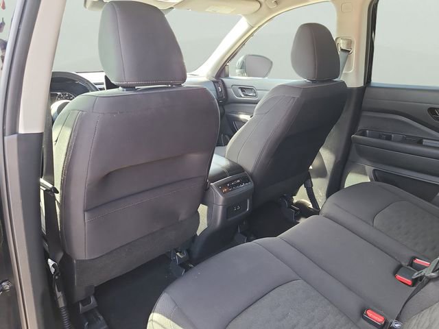 Used 2025 Nissan Pathfinder SV image 16