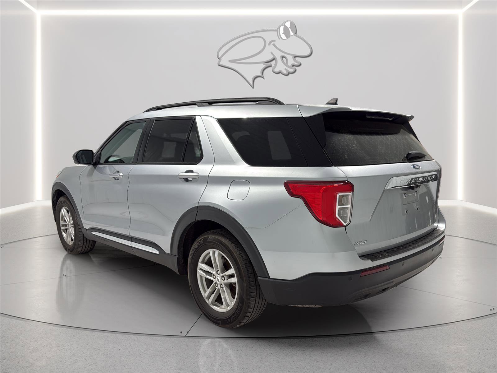 Used 2023 Ford Explorer XLT RWD image 4