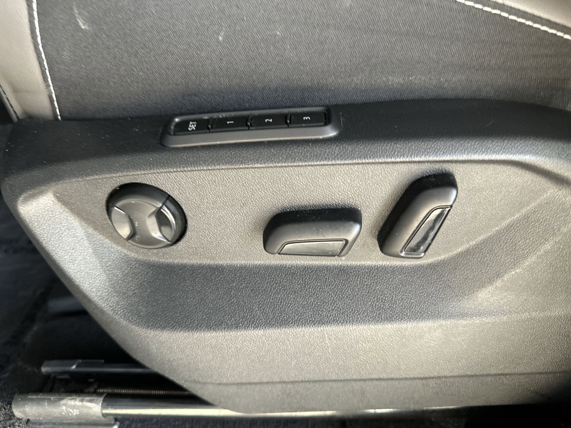 Used 2023 Volkswagen Atlas SEL Premium image 14