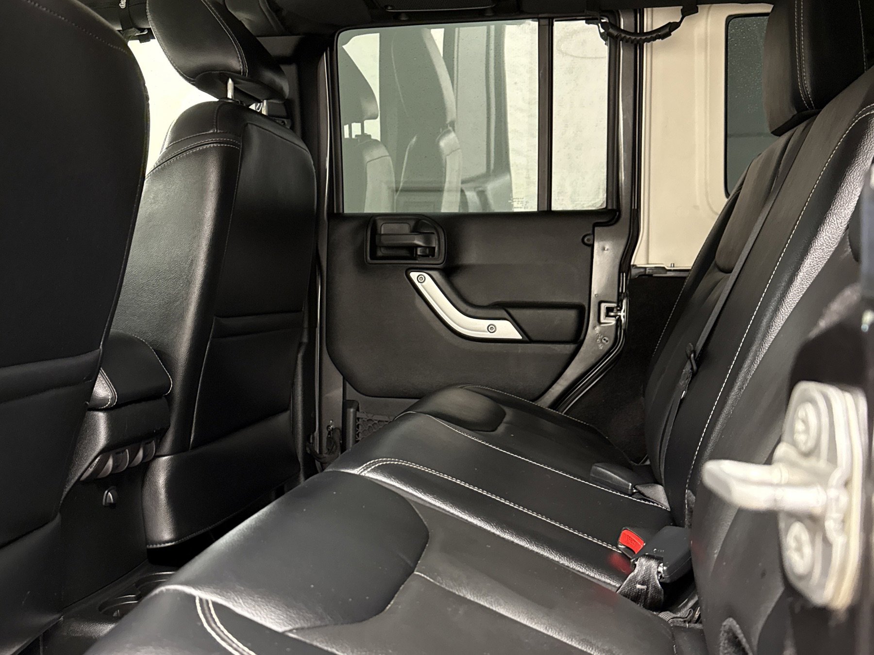 Used 2016 Jeep Wrangler Unlimited Rubicon image 10