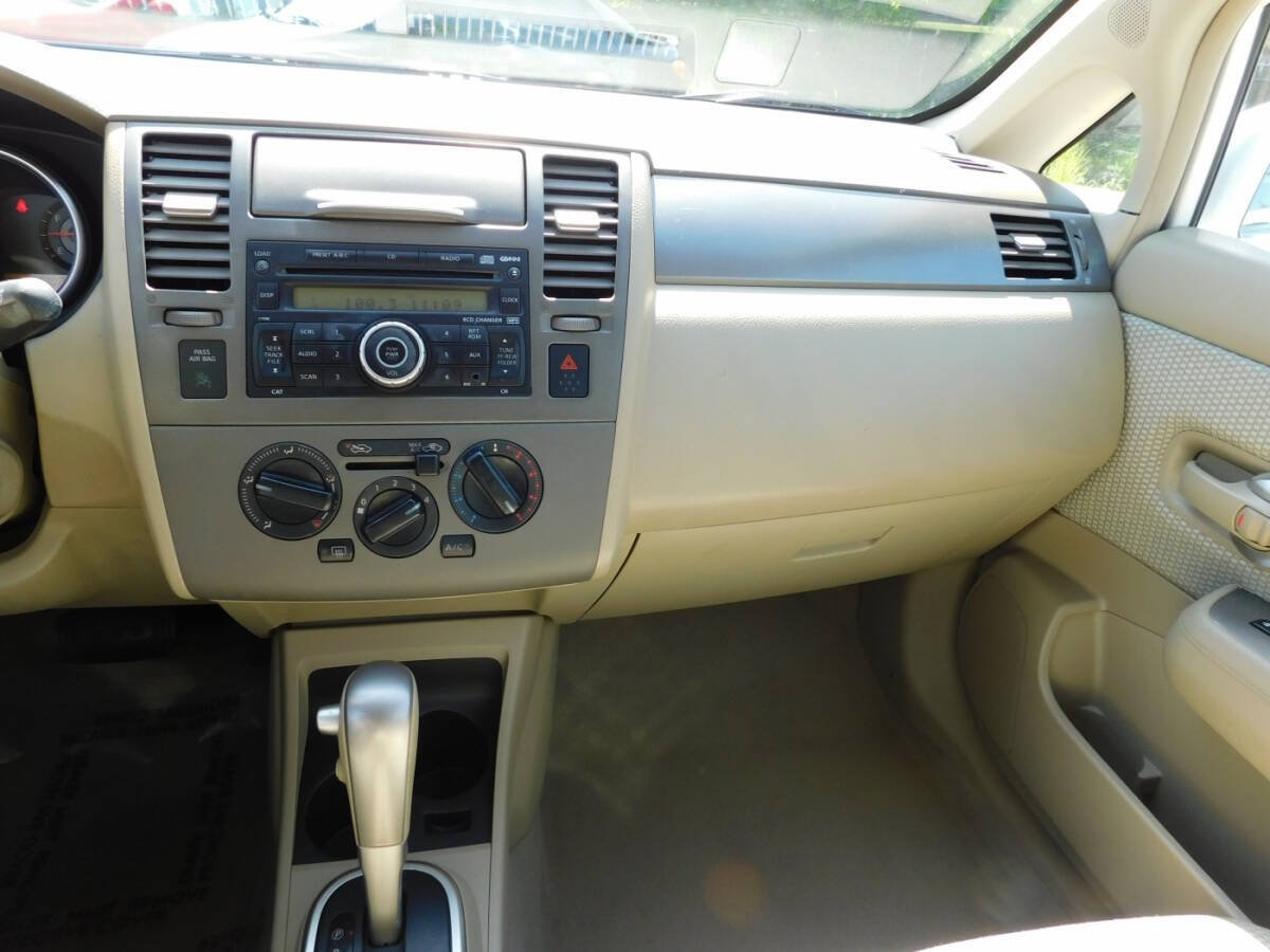 Used 2008 Nissan Versa Hatchback w/ Convenience Pkg FWD image 7