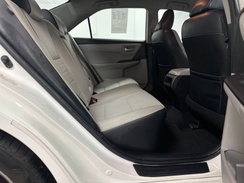 Used 2016 Toyota Camry SE image 16