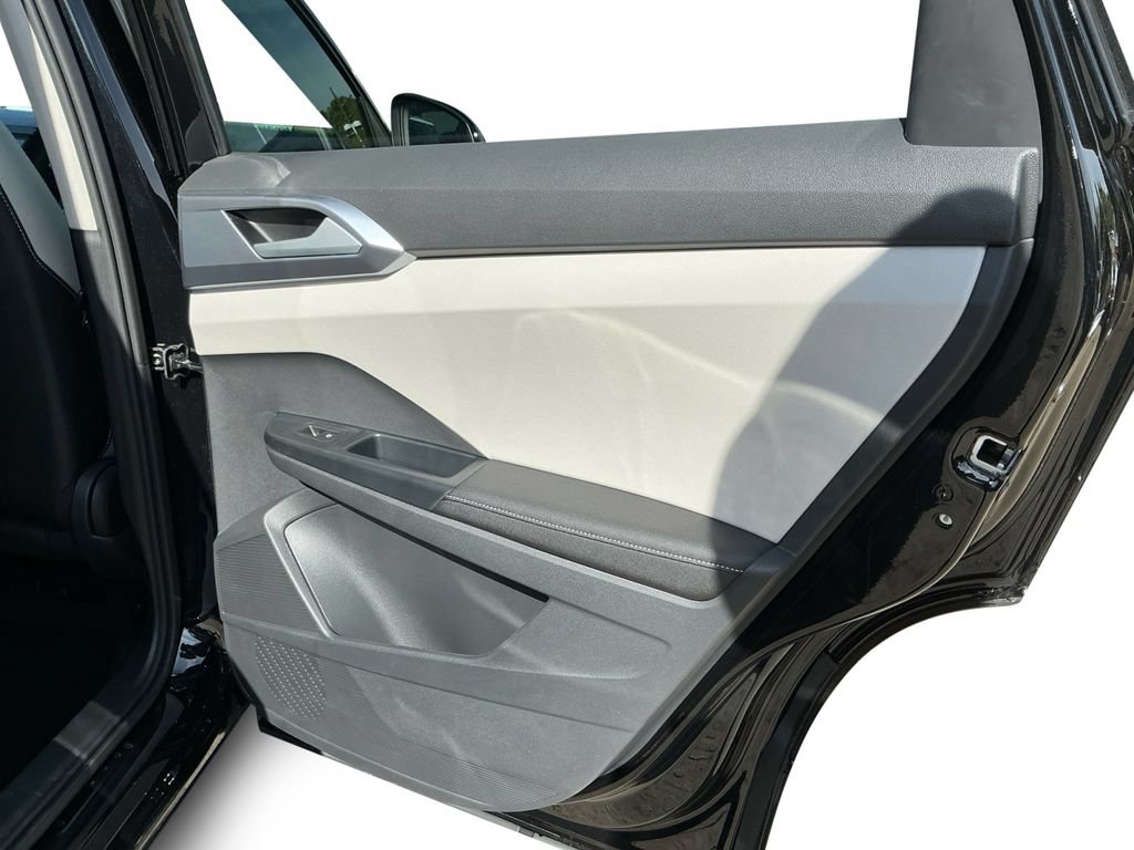 New 2026 Volkswagen Taos SE FWD image 17