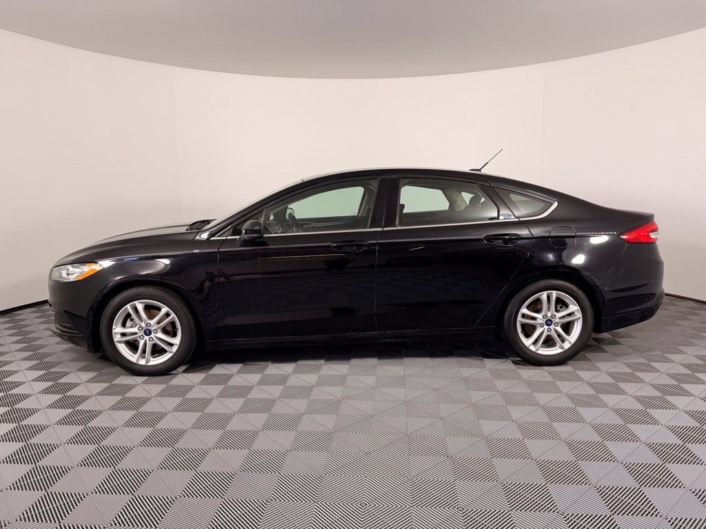 Used 2018 Ford Fusion SE w/ Fusion SE Technology Package FWD image 12