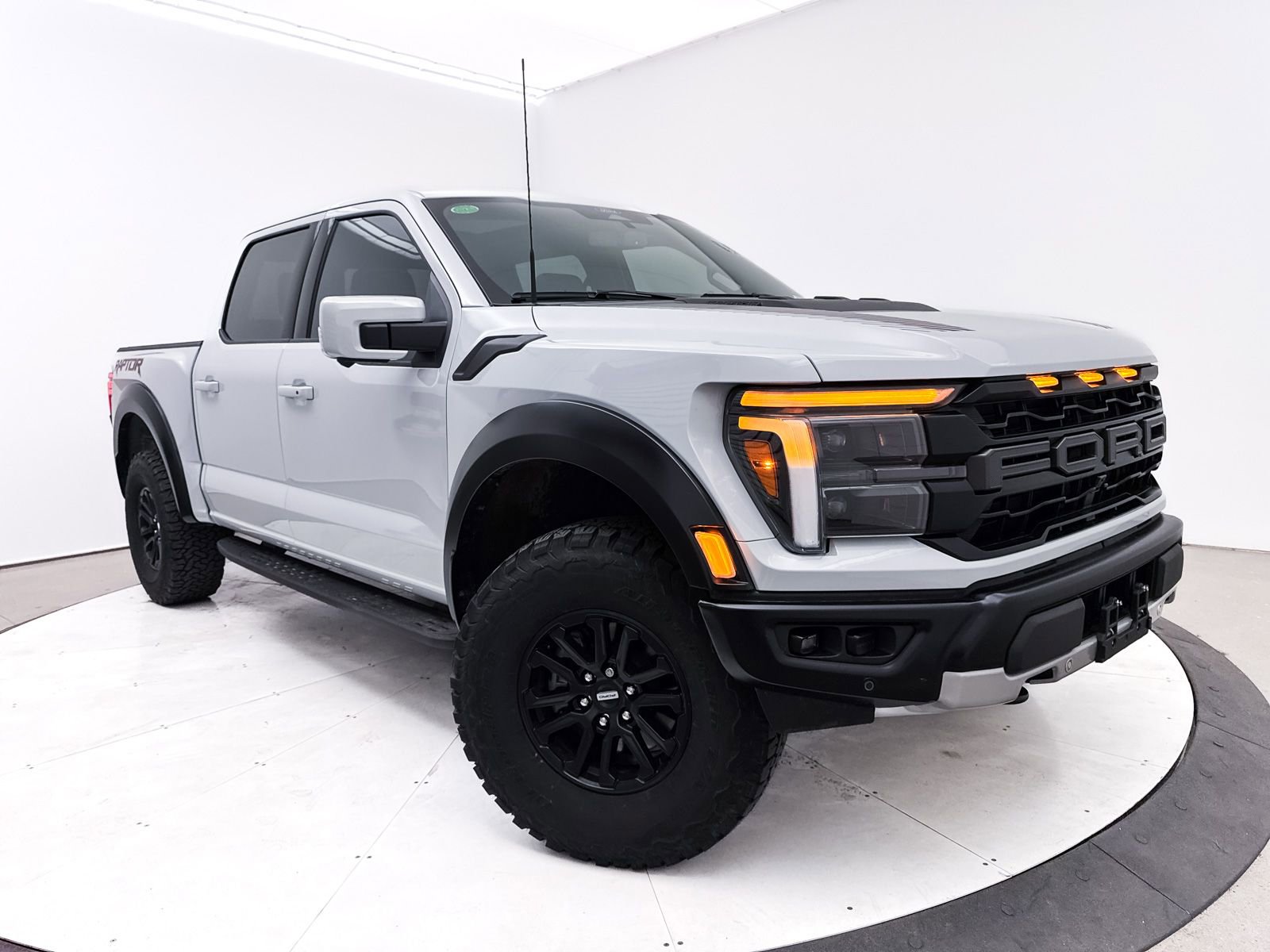 Used 2025 Ford F150 Raptor image 1