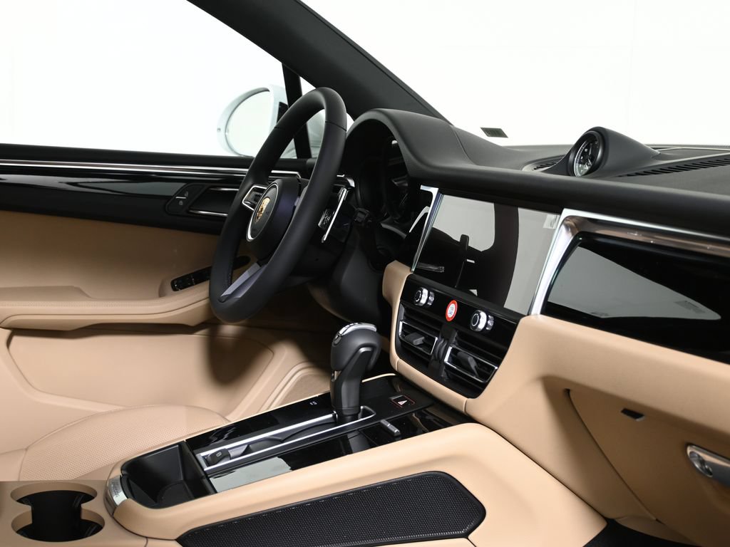 New 2026 Porsche Macan AWD/4WD image 39