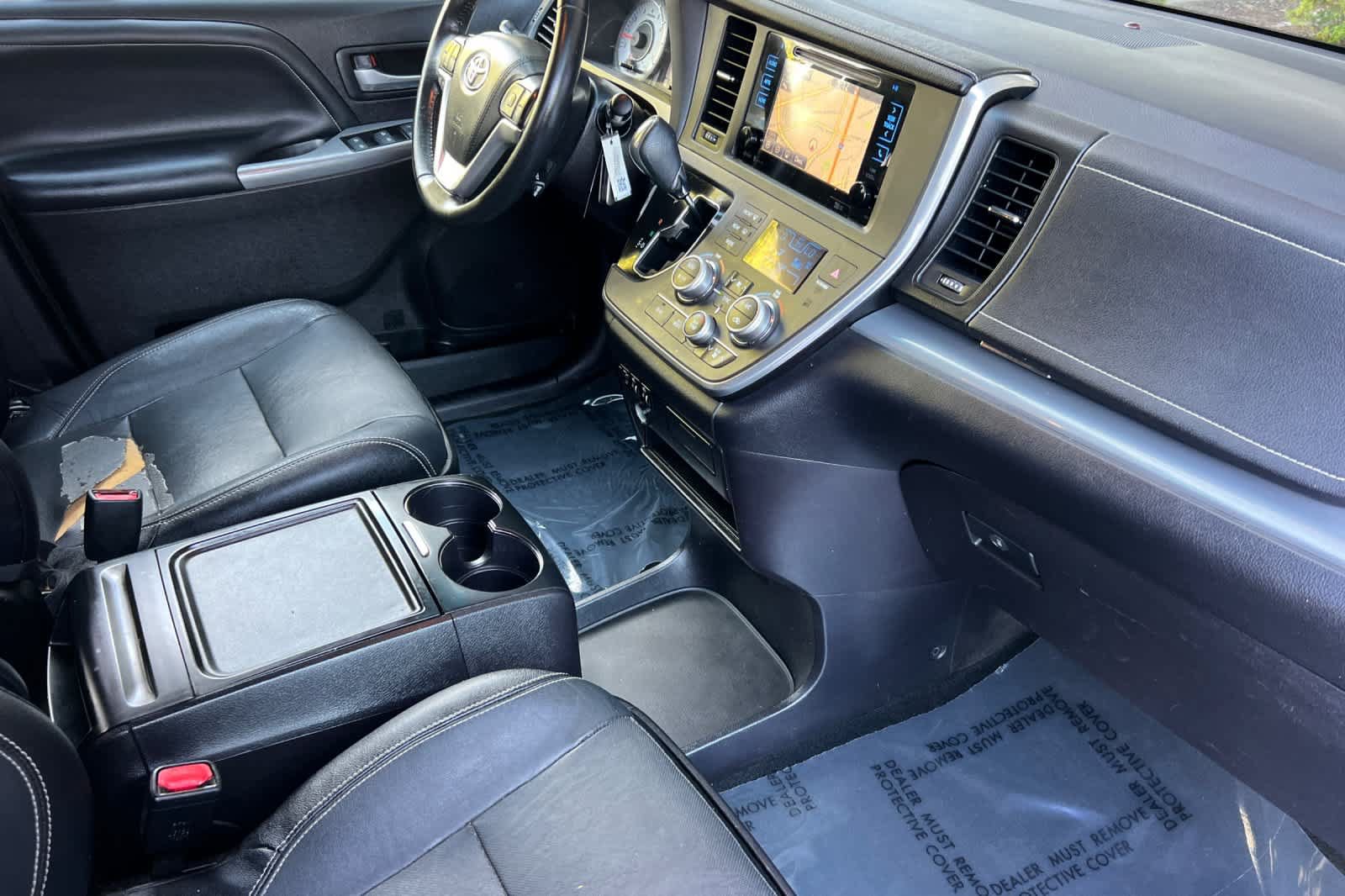 Used 2015 Toyota Sienna SE w/ SE Preferred Package FWD image 18