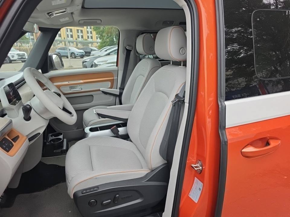 Certified 2025 Volkswagen ID. Buzz Pro S Plus RWD image 7