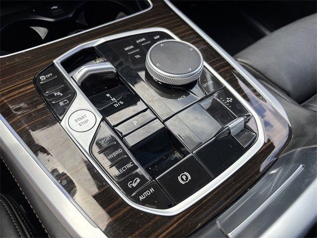 Used 2025 BMW X5 xDrive50e image 9