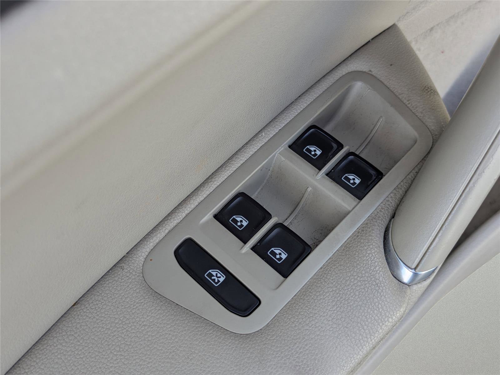 Used 2016 Volkswagen Golf SE w/ Lighting Package image 14