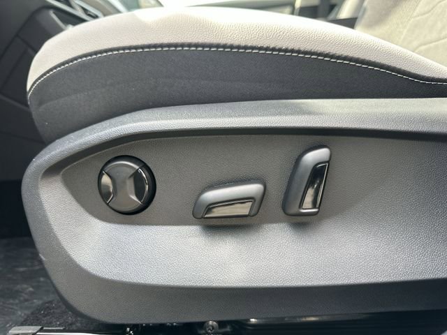 New 2026 Volkswagen Taos SE image 13