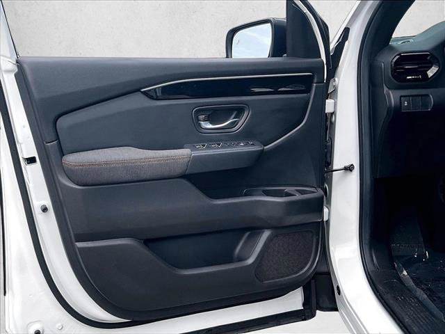 Used 2025 Honda Pilot Sport image 18