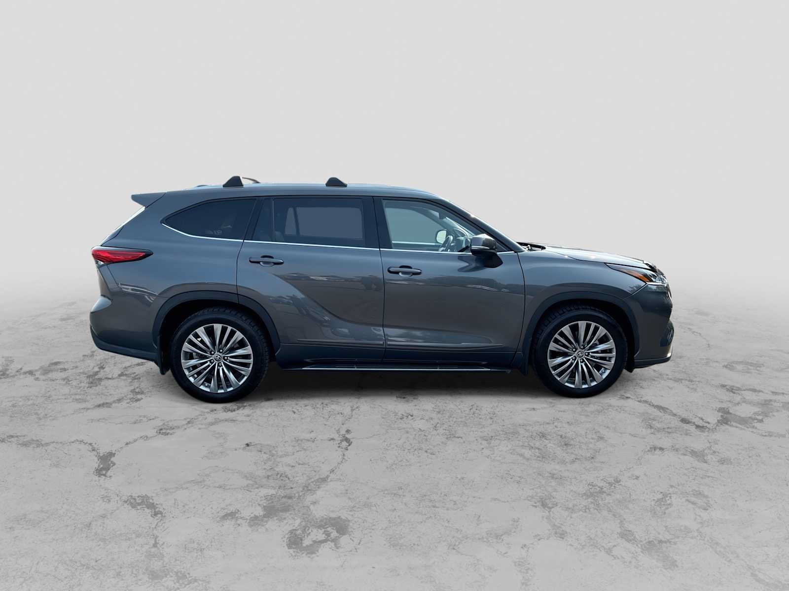Used 2022 Toyota Highlander Platinum AWD/4WD image 9