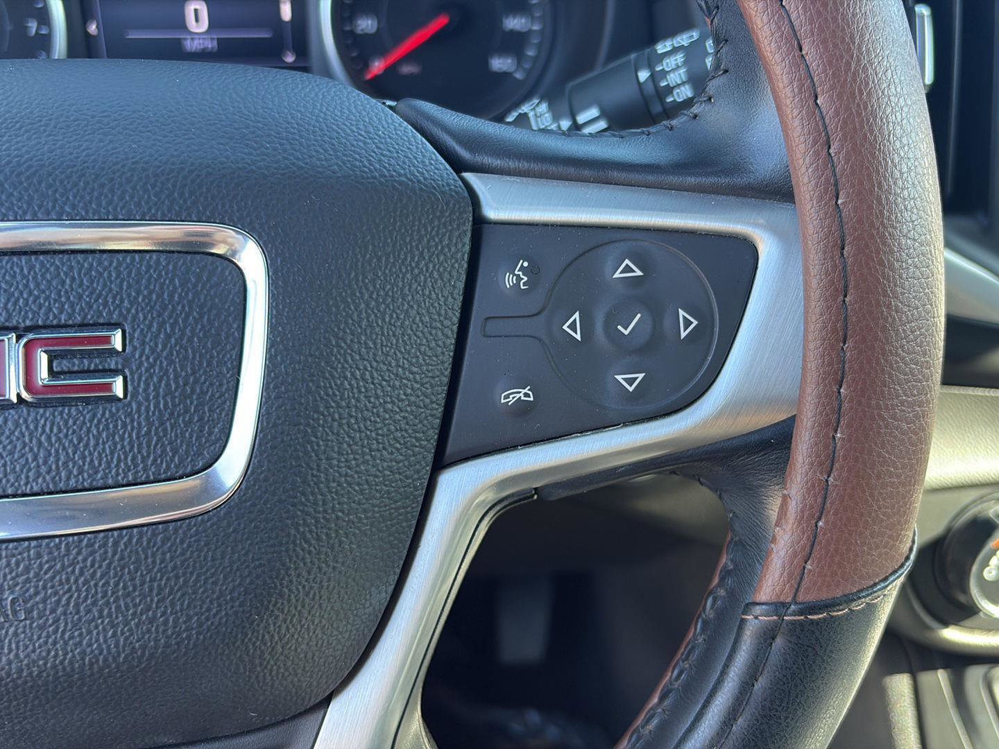 Used 2020 GMC Terrain SLE image 12