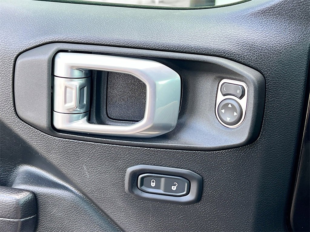 Used 2022 Jeep Wrangler Unlimited Sport image 17