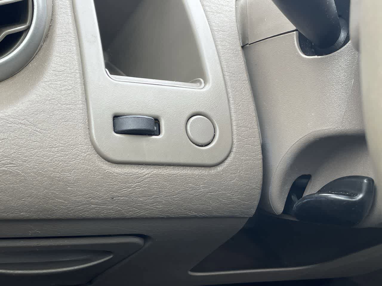 Used 2005 Saturn ION Level 2 w/ Power Pkg FWD image 23