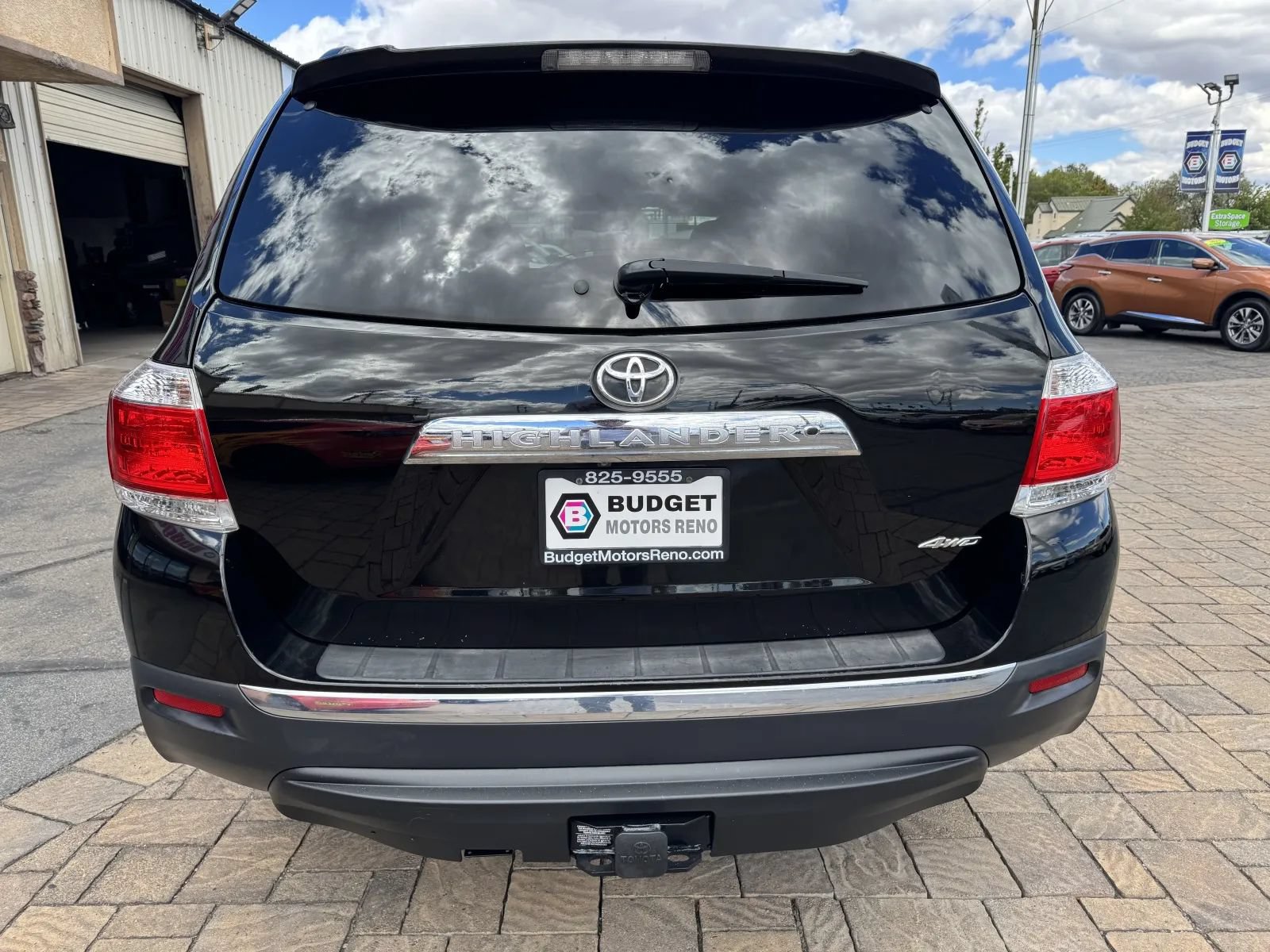 Used 2012 Toyota Highlander SE w/ Tow Pkg AWD/4WD image 3