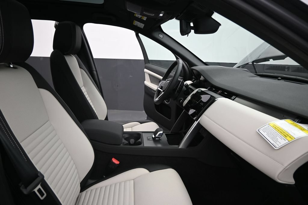 New 2026 Land Rover Discovery Sport Landmark AWD/4WD image 5