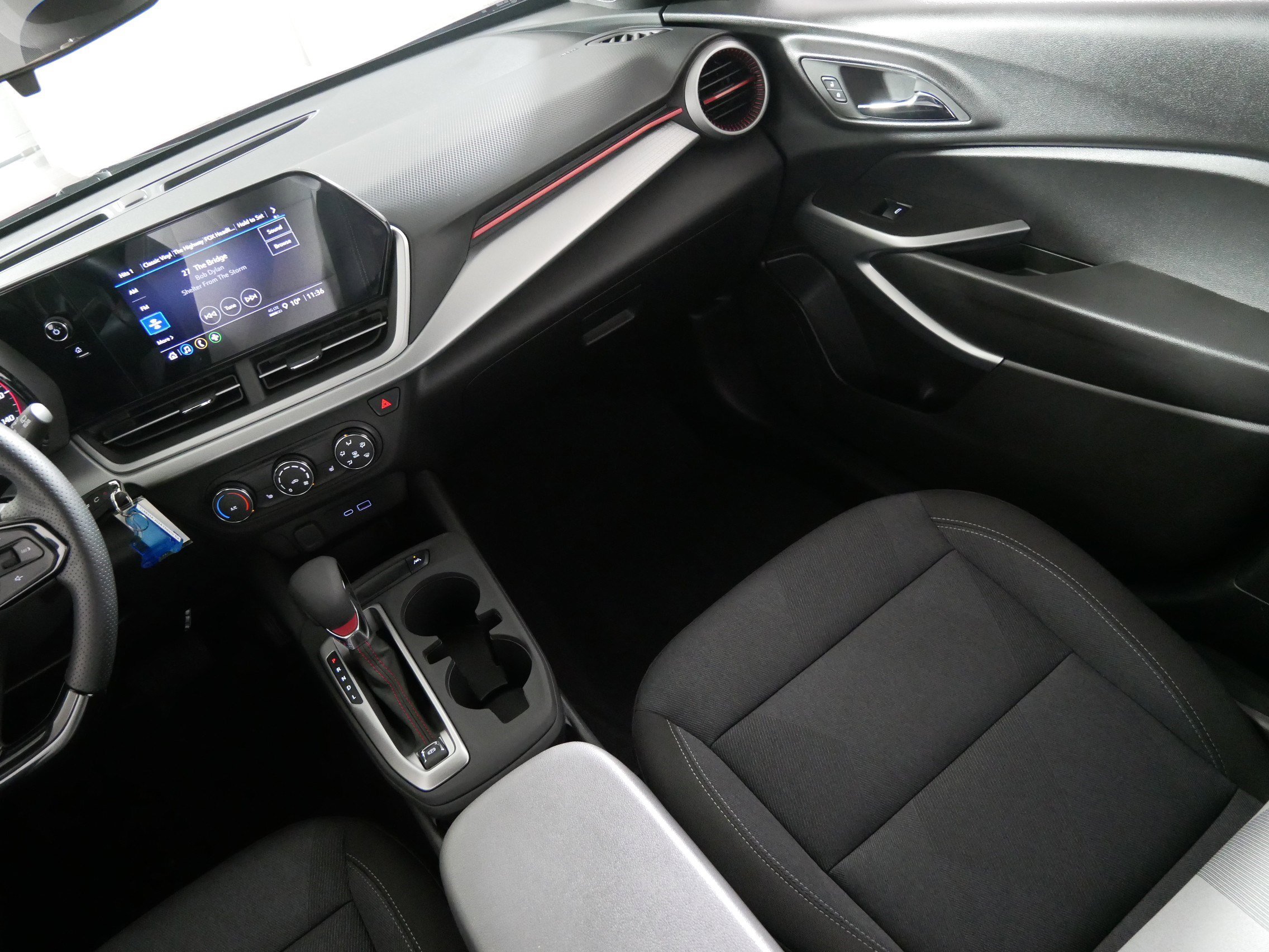 Used 2024 Chevrolet Trax RS w/ Driver Confidence Package image 11