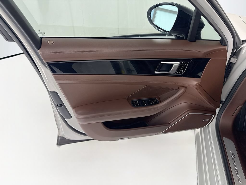 Used 2021 Porsche Panamera RWD image 24