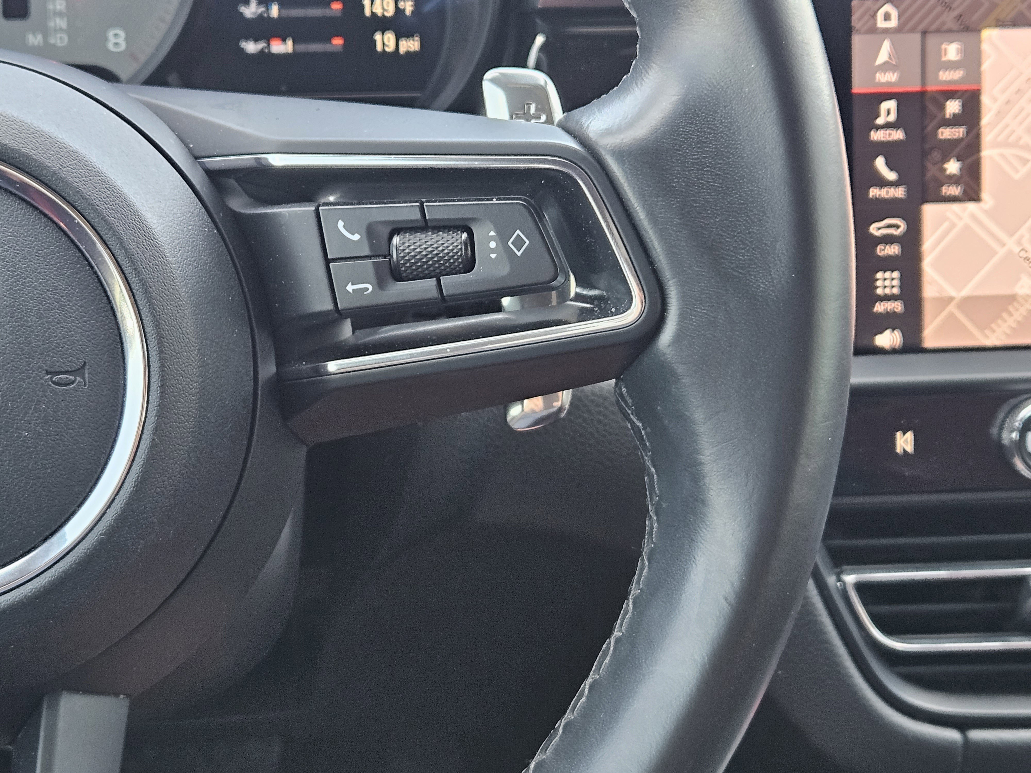 Certified 2023 Porsche Macan S image 27