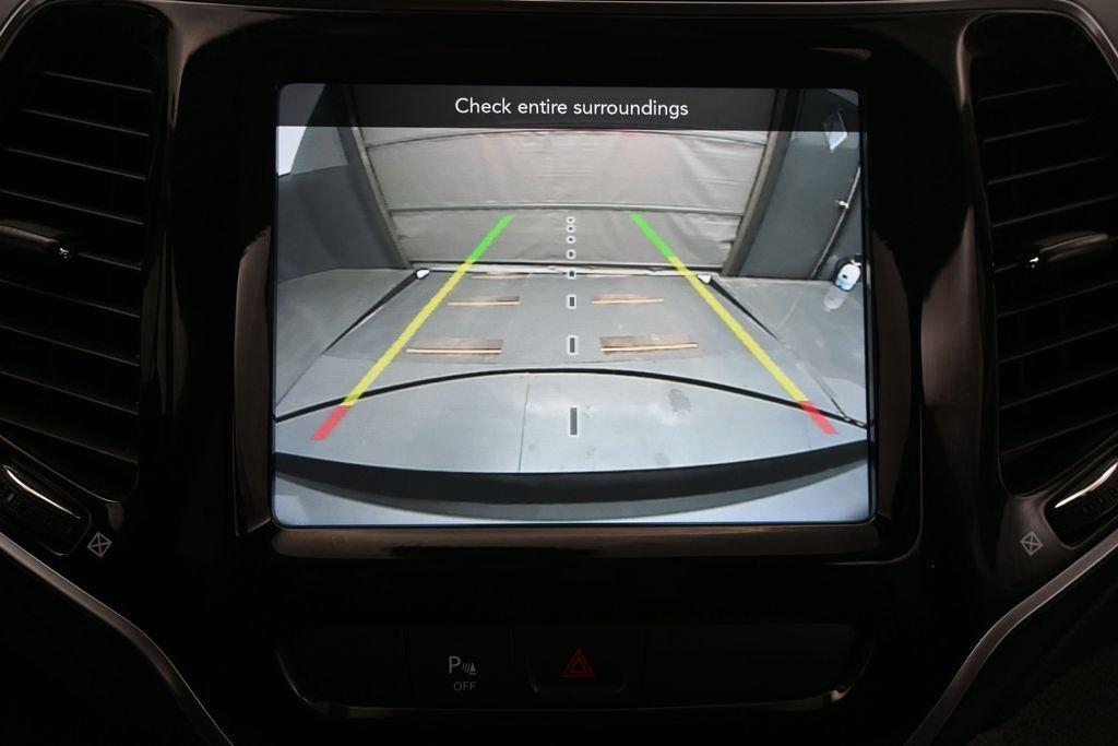 Used 2020 Jeep Cherokee Limited AWD/4WD image 23