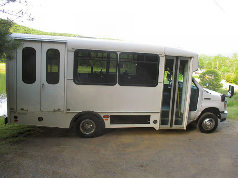 Used 2016 Ford E-450 and Econoline 450 Super Duty w/ Shuttle Bus Prep Package RWD image 3
