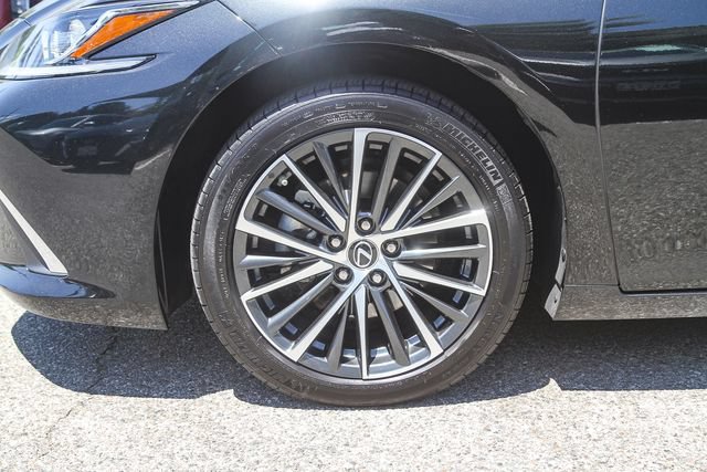 Used 2025 Lexus ES 300h w/ Premium Package FWD image 13