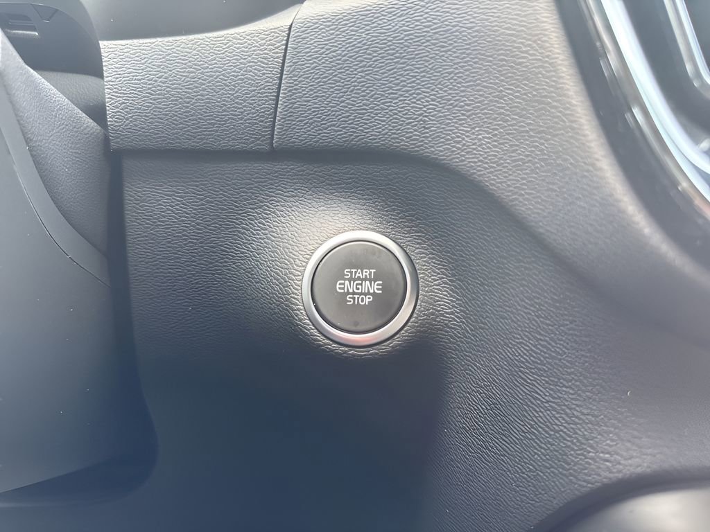 Used 2025 Volvo XC40 B5 Core AWD/4WD image 23