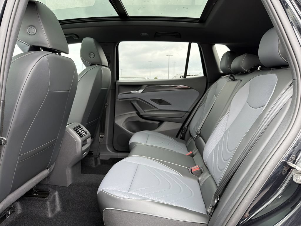 New 2026 Volkswagen Tiguan SE R-Line FWD image 14