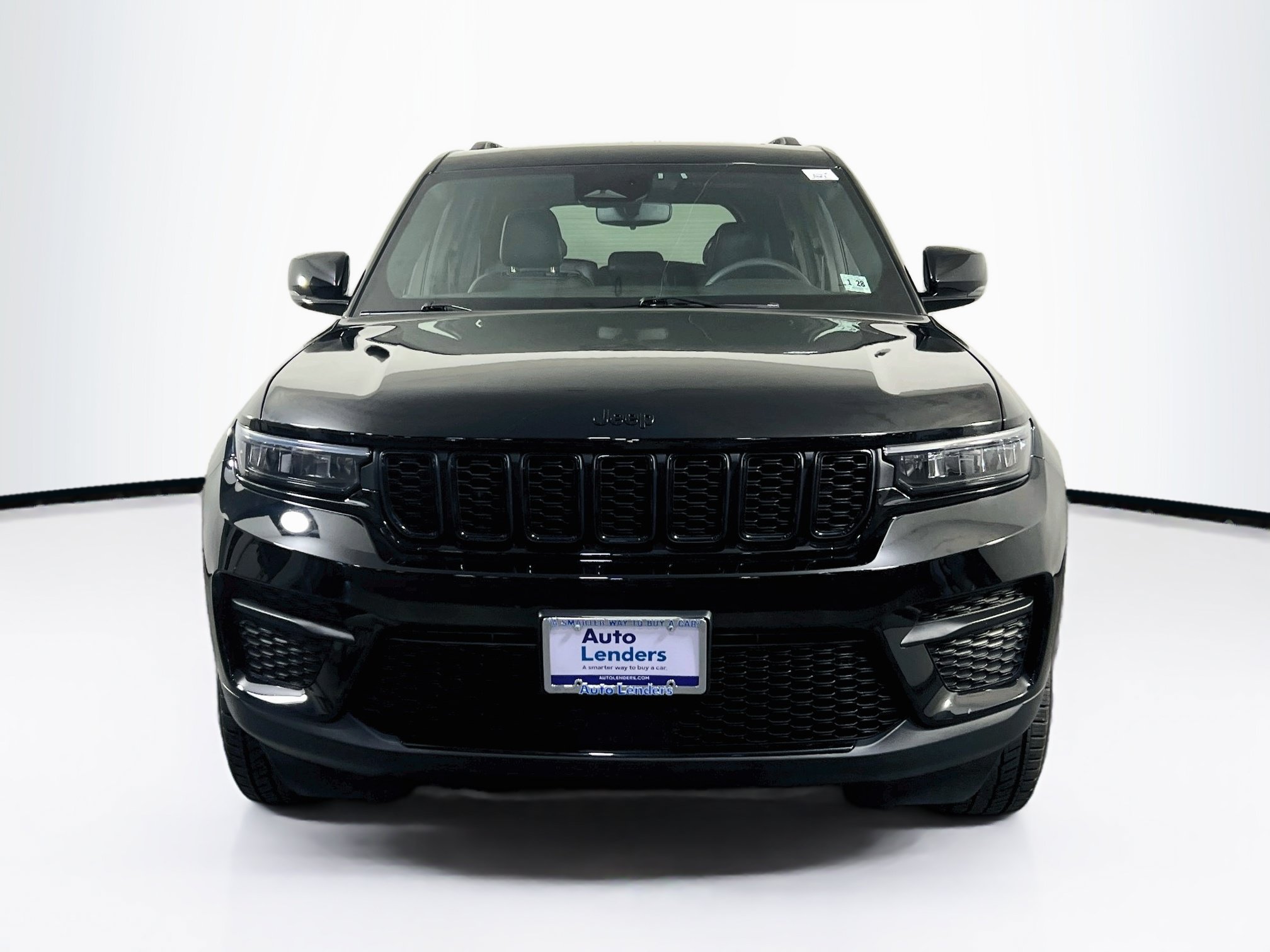 Used 2023 Jeep Grand Cherokee Altitude AWD/4WD image 2