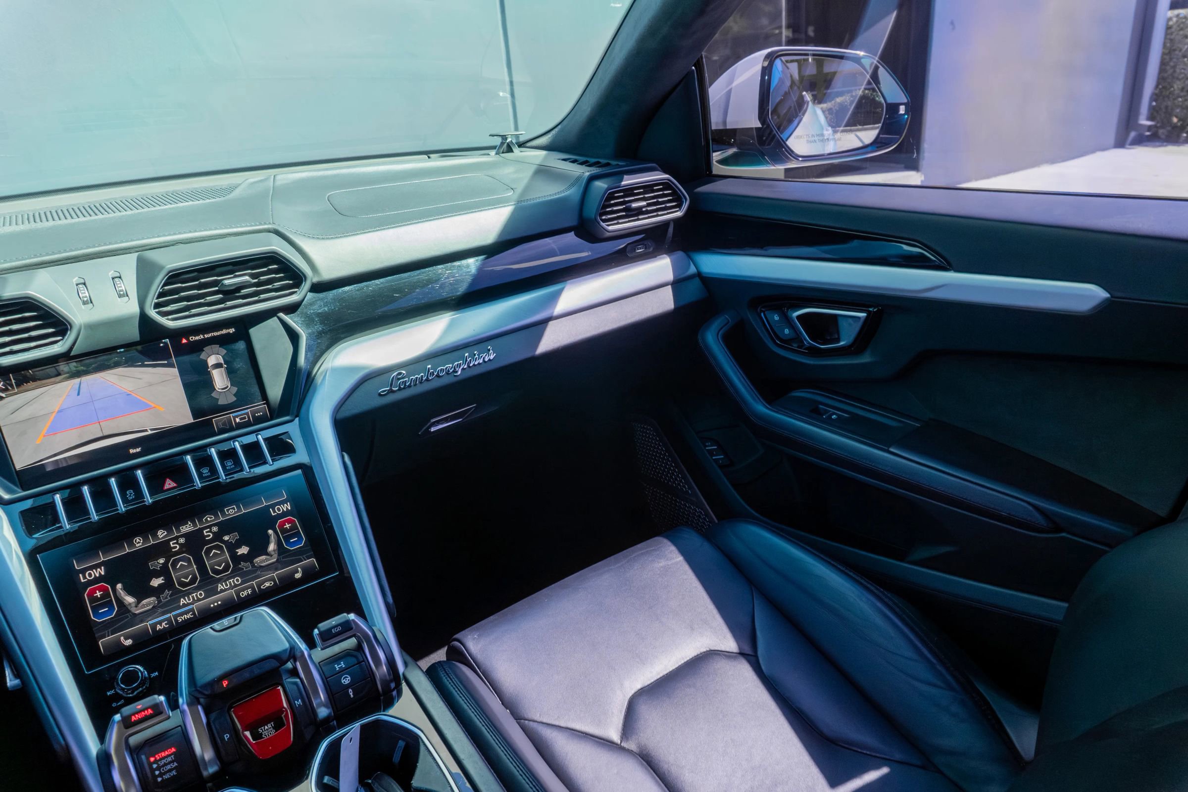 Used 2019 Lamborghini Urus AWD/4WD image 56