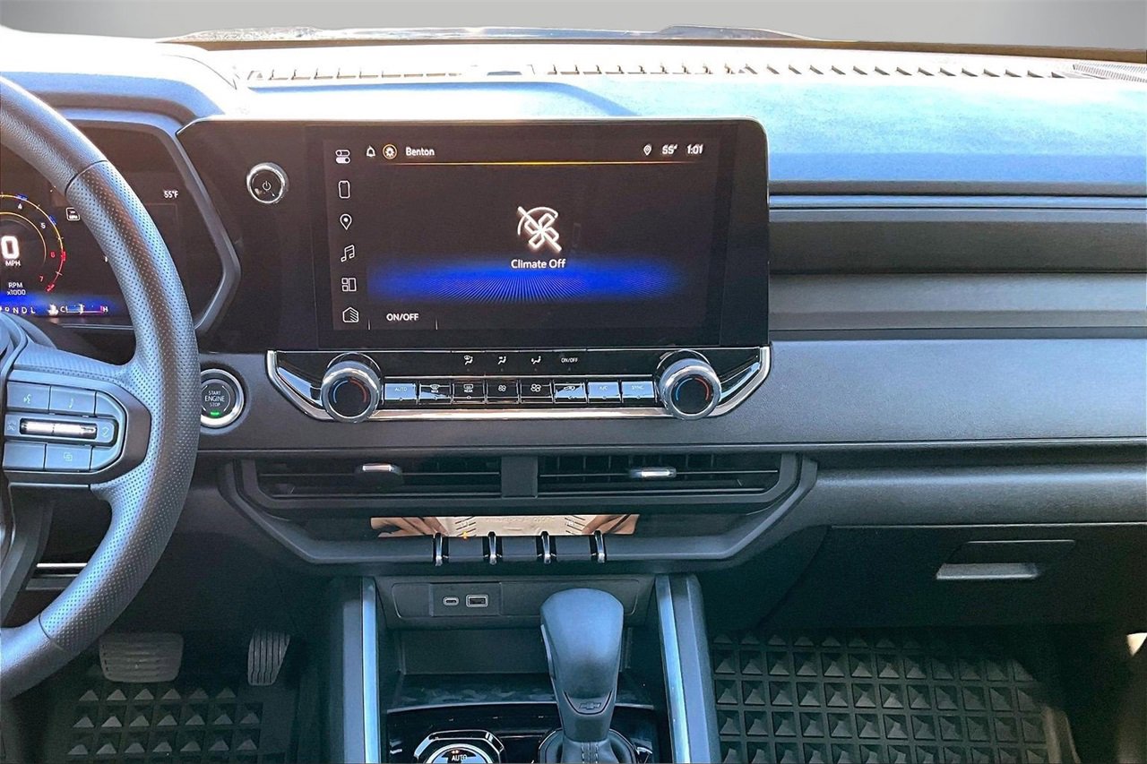 Used 2025 Chevrolet Colorado Trail Boss image 12