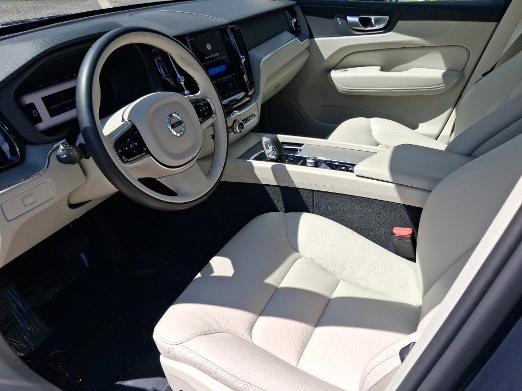 Used 2024 Volvo XC60 B5 Plus w/ Protection Package Premier AWD/4WD image 13