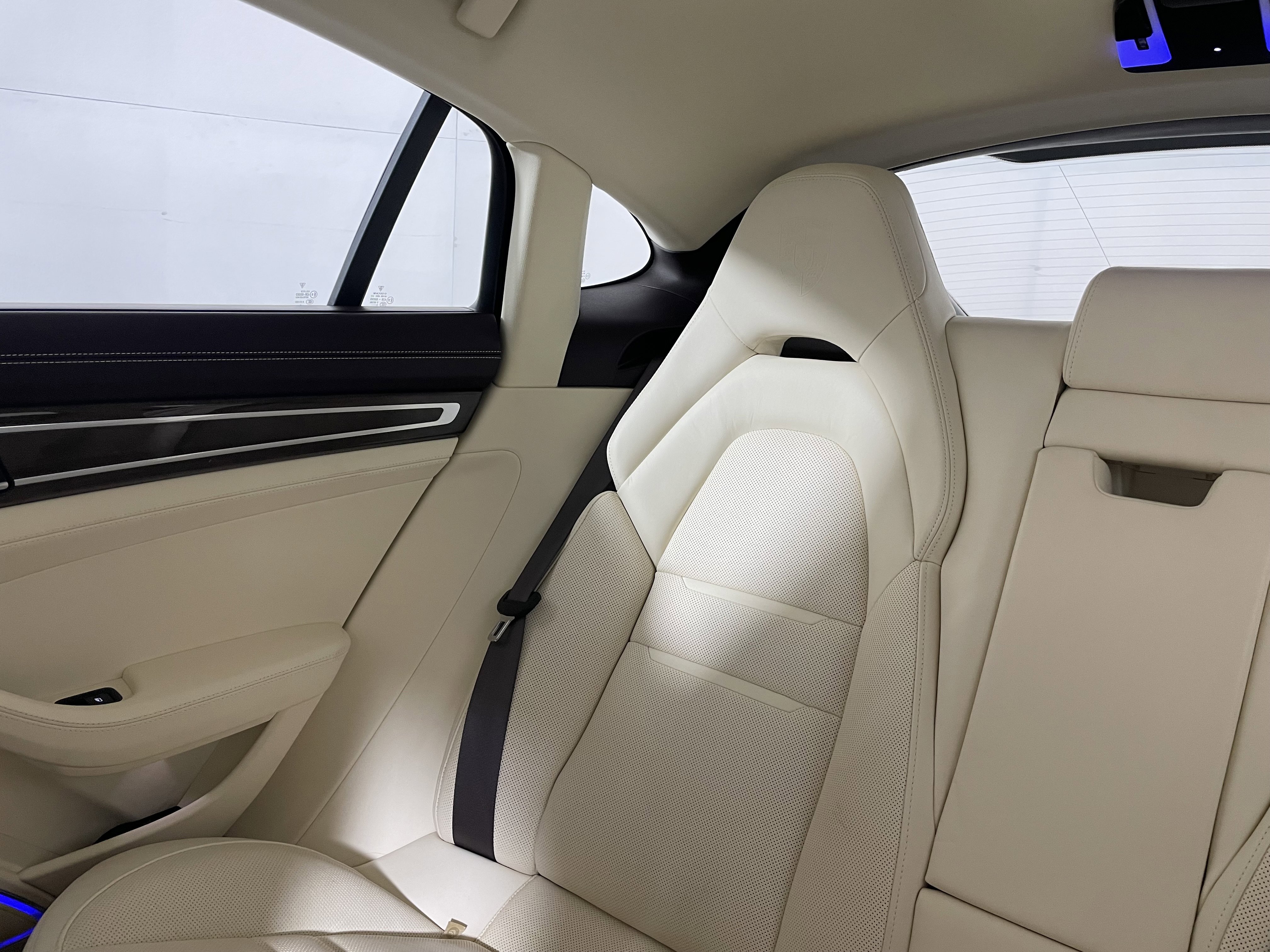 Certified 2023 Porsche Panamera 4 Platinum Edition w/ Assistance Package image 15