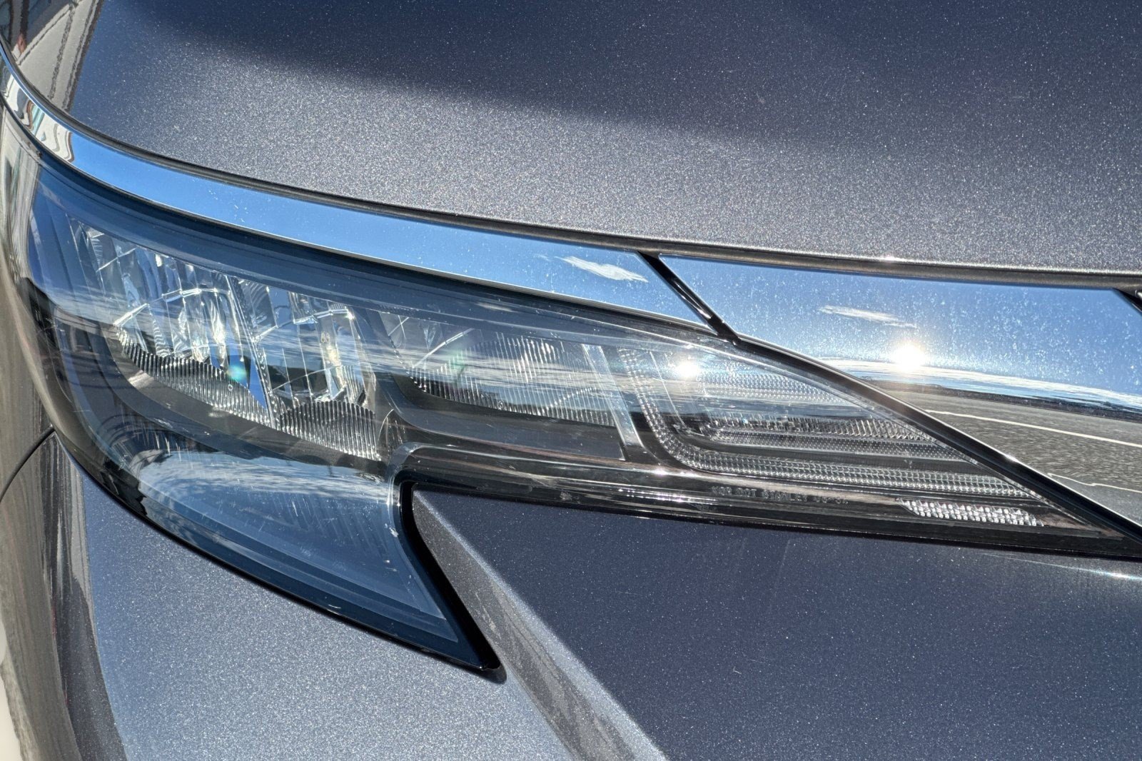 Used 2025 Toyota Sienna XLE FWD image 11