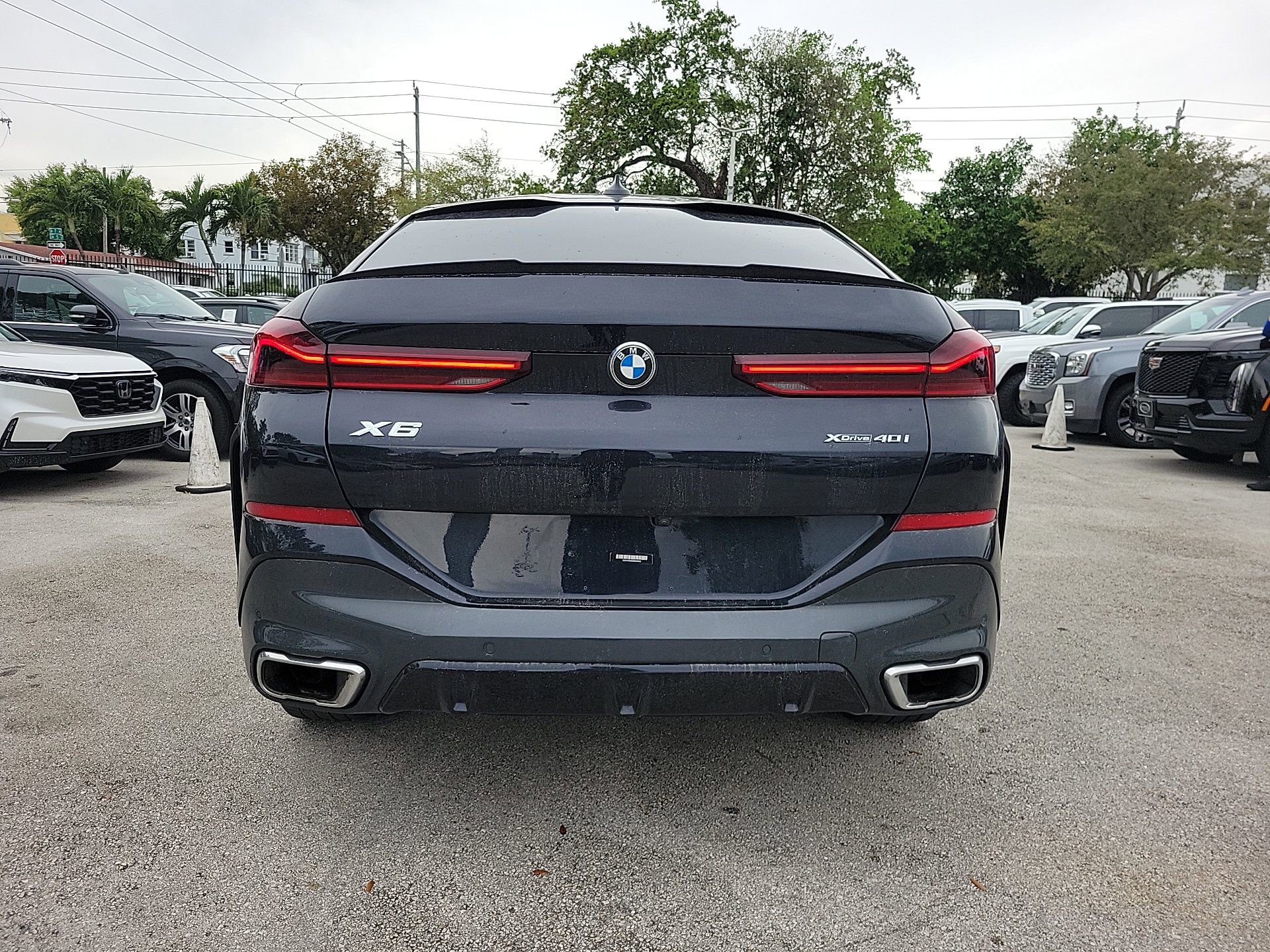 Used 2022 BMW X6 xDrive40i w/ M Sport Package image 14